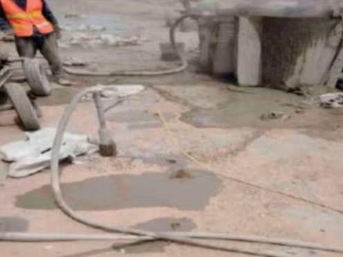 桂林水泥混凝土路面板底注浆技术 路面脱空注浆整治方案