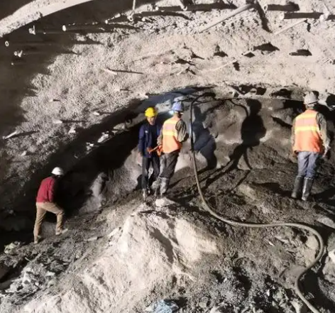 桂林隧道拱顶带模注浆料，微膨胀注浆料的特点及施工工艺